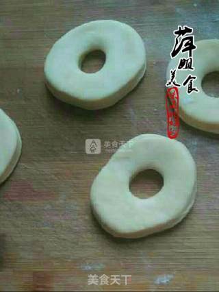 不用模具一样可以做美味甜甜面包圈哦的做法步骤：7