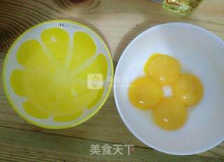 电饼铛也可以做蛋糕了呢！虽然很薄但是我觉得作为早餐足够了，如果做层奶油蛋糕得，这样做出来得很方便哦的做法步骤：2