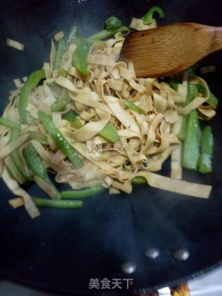 青椒干豆腐的做法步骤：3