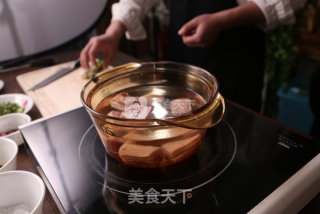 红烧肉——不炒糖色也能轻松做的做法步骤：2
