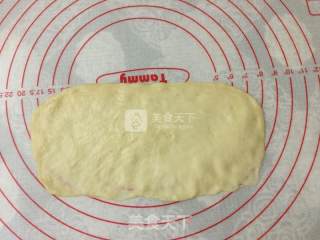 吃了还想吃的杏仁花环包的做法步骤：4