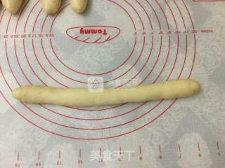 吃了还想吃的杏仁花环包的做法步骤：6