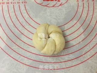 吃了还想吃的杏仁花环包的做法步骤：9