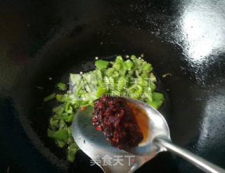 青椒炒水煮蛋的做法步骤：3