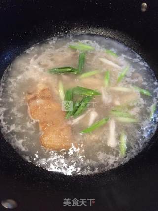 泡鱿鱼粥的做法步骤：3