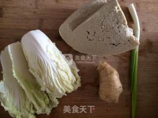 冻豆腐炖白菜的做法步骤：1