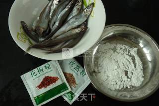 香煎多春鱼的做法步骤：1