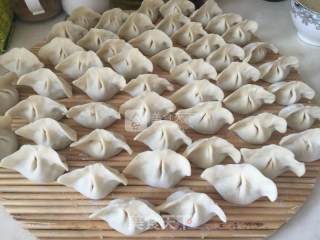 饺子——蒜苔和肉的搭配的做法步骤：6