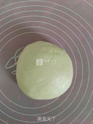 蛋黄酥的做法步骤：1