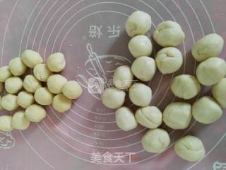 蛋黄酥的做法步骤：4