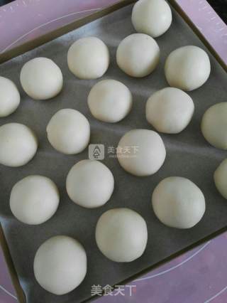 蛋黄酥的做法步骤：11