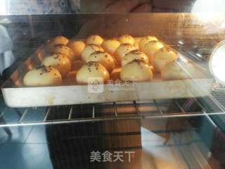 蛋黄酥的做法步骤：13