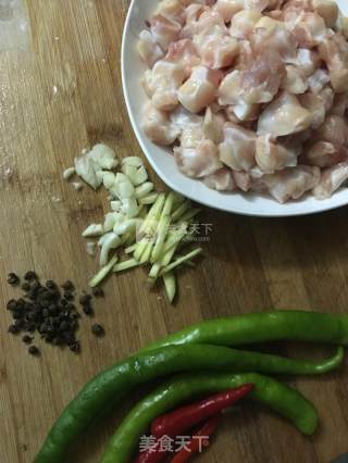 麻辣鸡脆骨的做法步骤：1
