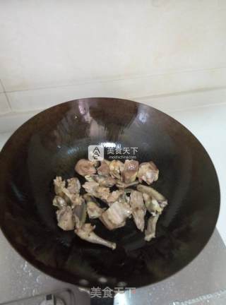 杏鲍菇炖鸽子-（木耳、胡萝卜）的做法步骤：5