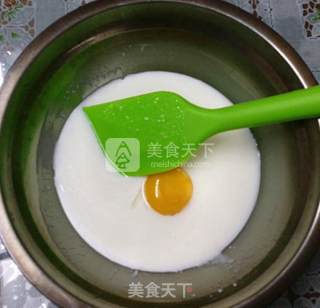 紫薯裱花酸奶蛋糕的做法步骤：2