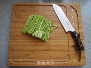 蒌蒿满地芦芽短——炝拌芦蒿的做法步骤：3