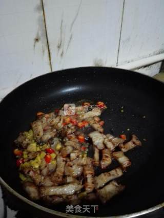 香辣五花肉豌豆的做法步骤：3