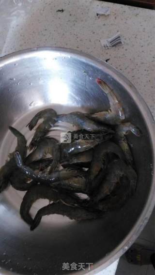 油闷大虾的做法步骤：1