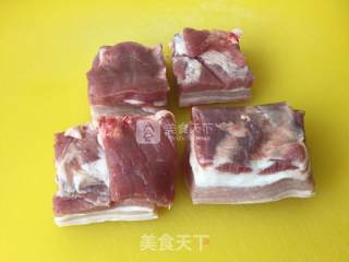 东坡肉的做法步骤：1