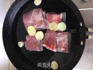 东坡肉的做法步骤：2