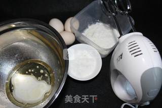 可爱胖胖鱼水果蛋糕（6寸、8寸）的做法步骤：1