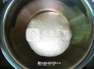 黑椒培根鸡肉披萨的做法步骤：1