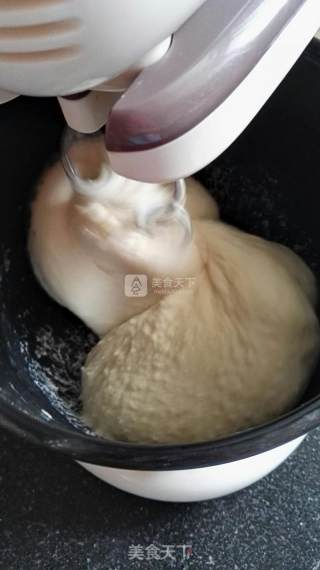 酥粒奶香小面包的做法步骤：2
