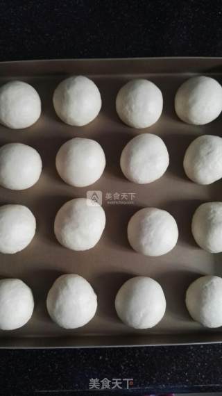 酥粒奶香小面包的做法步骤：9