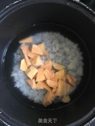 清淡红薯粥，适合早餐的做法步骤：3
