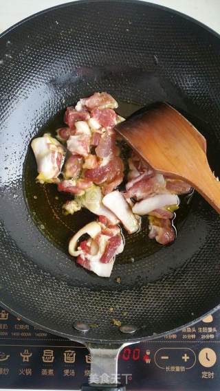 快手菜:洋葱炒五花肉的做法步骤：3