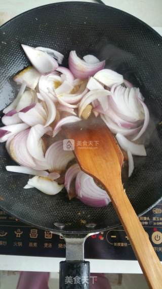 快手菜:洋葱炒五花肉的做法步骤：6
