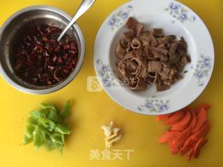 爆辣牛肠的做法步骤：1