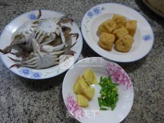 油豆腐炒螃蟹的做法步骤：1