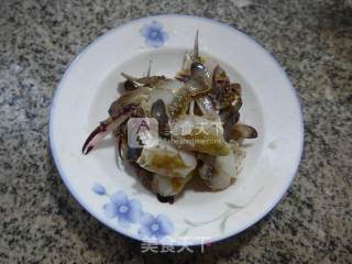 油豆腐炒螃蟹的做法步骤：2