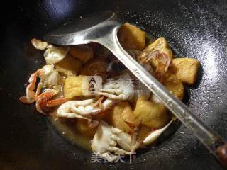 油豆腐炒螃蟹的做法步骤：10