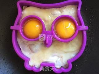 猫头鹰煎蛋的做法步骤：3