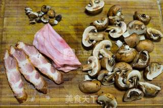 蘑菇焗饭（电饭煲版）的做法步骤：2