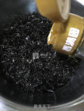 拌饭芝麻海苔的做法步骤：3