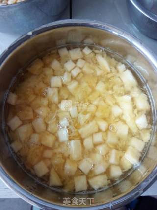 菠萝炒饭的做法步骤：3