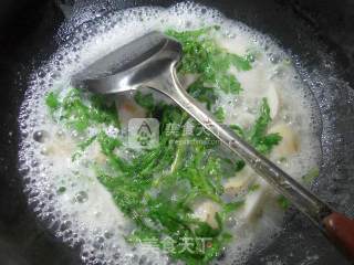 茼蒿煮香芋的做法步骤：5