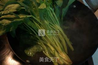 凉拌腰果菠菜的做法步骤：2