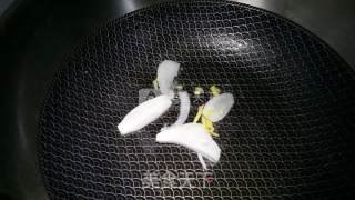 黑胡椒三彩鱿鱼圈的做法步骤：5