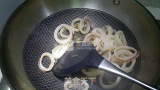 黑胡椒三彩鱿鱼圈的做法步骤：9