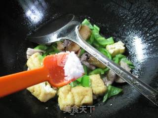 里脊肉尖椒炒油豆腐的做法步骤：8
