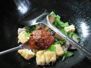 里脊肉尖椒炒油豆腐的做法步骤：9