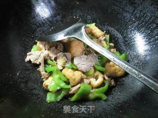 里脊肉尖椒炒油豆腐的做法步骤：10