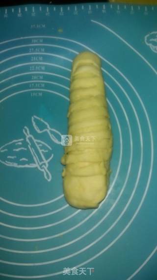椰蓉毛毛虫面包的做法步骤：6