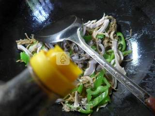 笋干菜尖椒炒猪肚的做法步骤：5