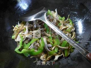 笋干菜尖椒炒猪肚的做法步骤：7