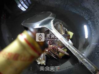 泡菜炒螃蟹的做法步骤：4